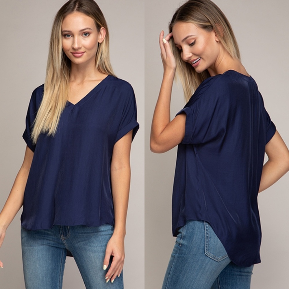 Last one!!🌟Savannah rolled short sleeve blouse